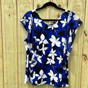 NWT!! ROZ & ALI Dressy , Fluttery-Sleeve Top, SZ L